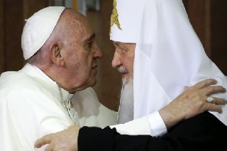 Ferenc pápa és Kirill pátriárka találkozója